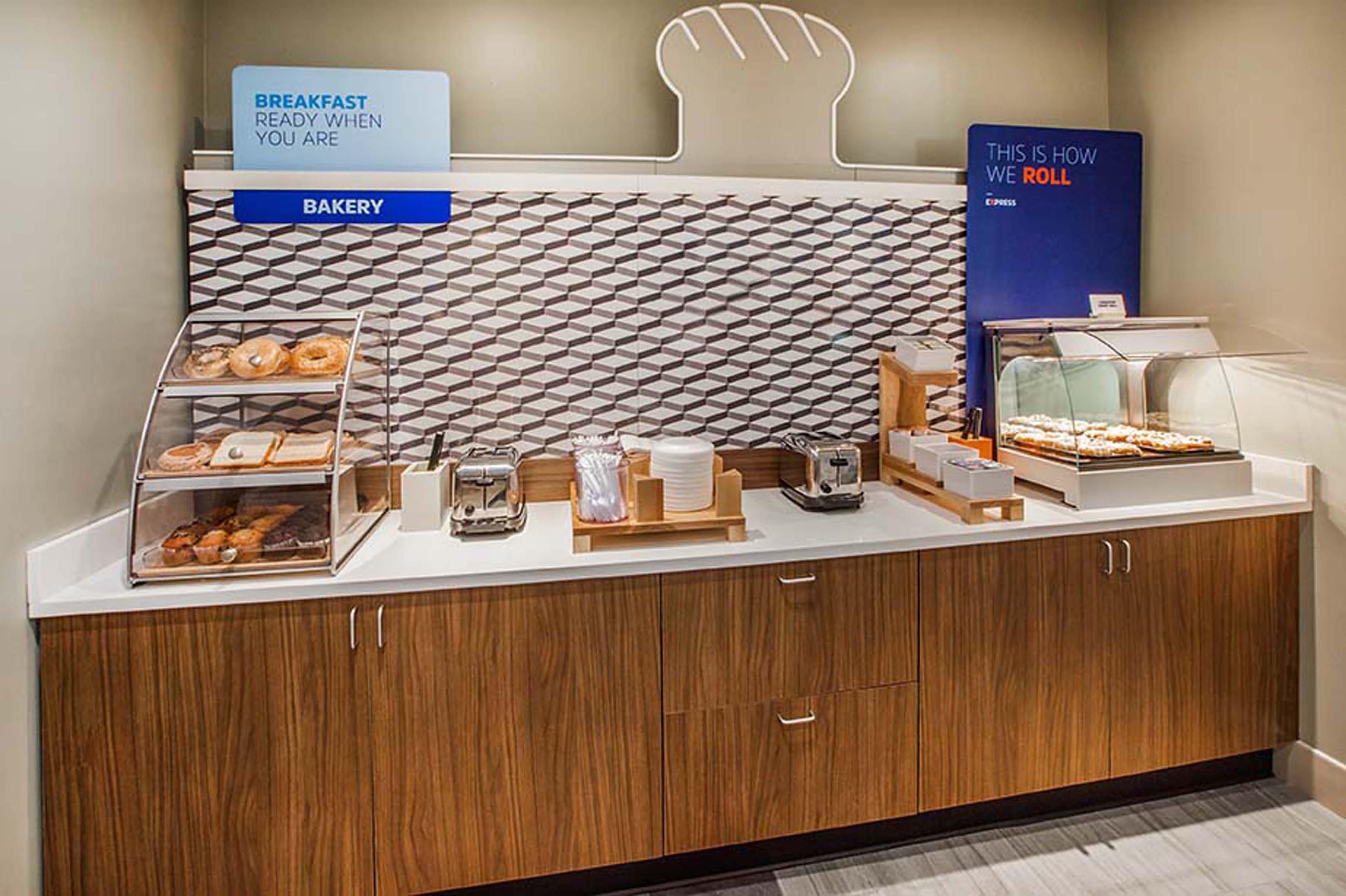Holiday Inn Express & Suites Eureka By Ihg Exteriör bild